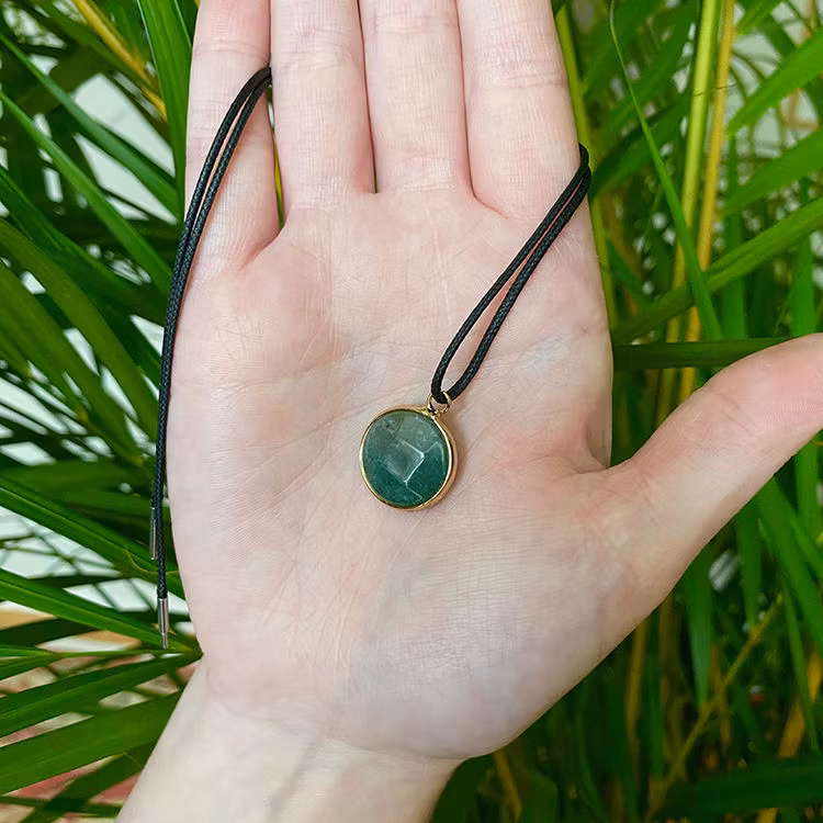 Agat Indisk Hängsmycke (Rund, Facetterad)