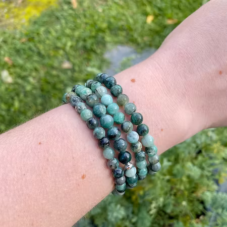 Smaragd 6mm pärlor Armband
