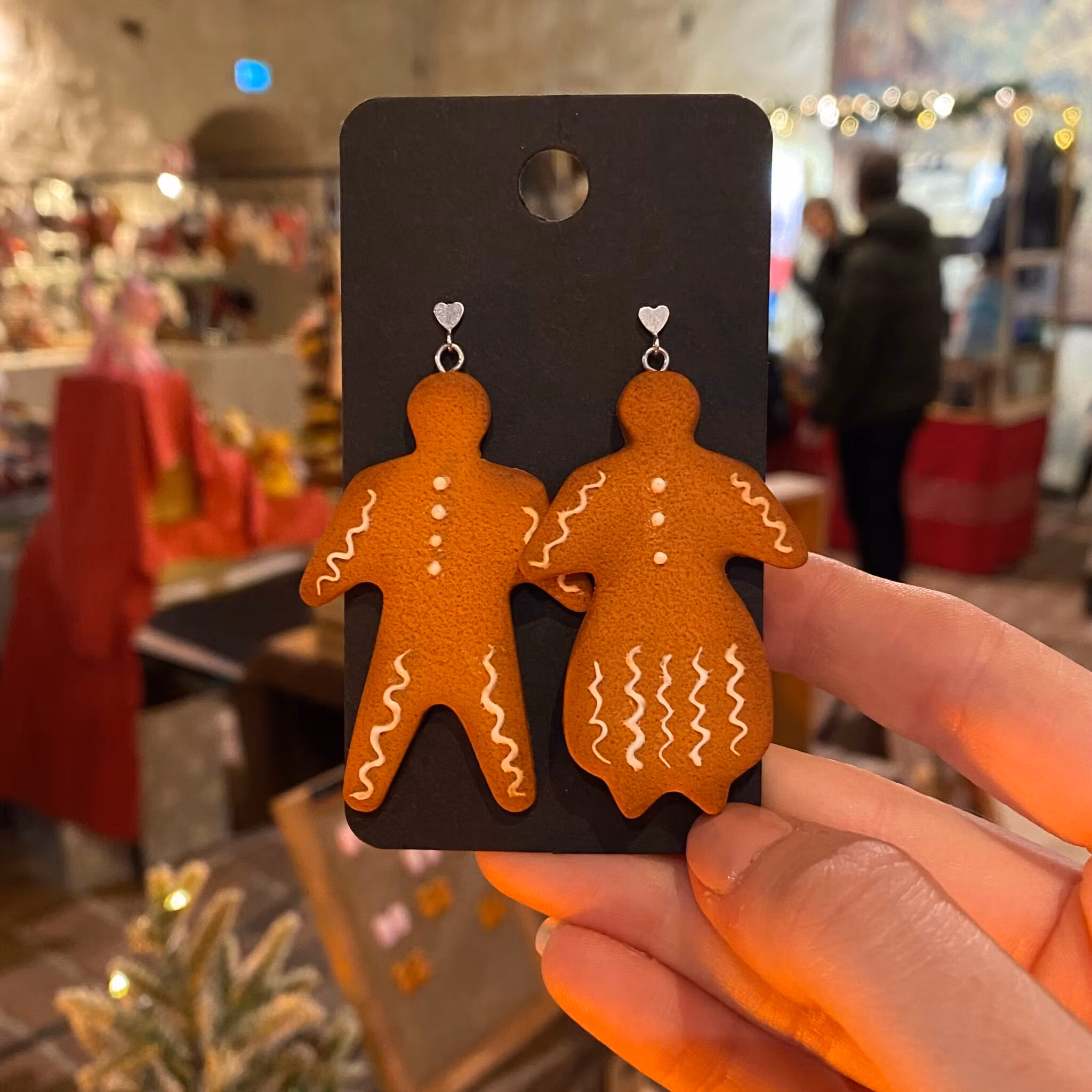 Pepparkaksgumma och gubbe örhängen