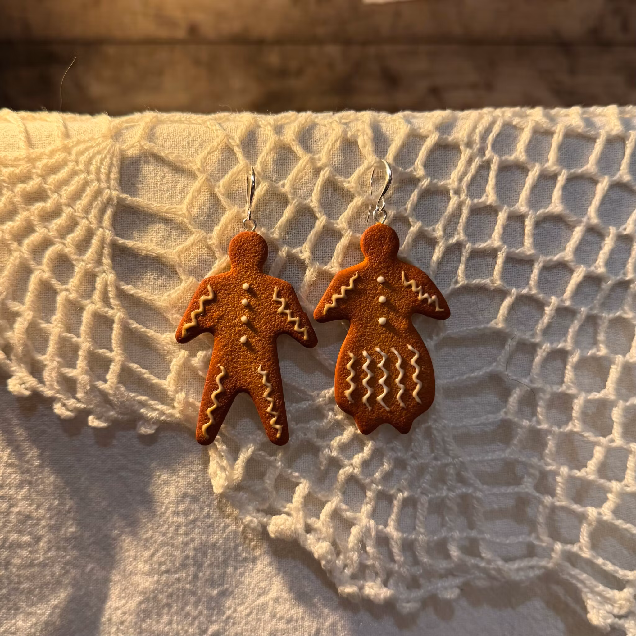 Pepparkaksgumma och gubbe örhängen