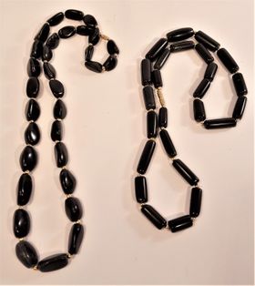 Halsband av svart Agat, rundade trekantiga stenar - 64 cm