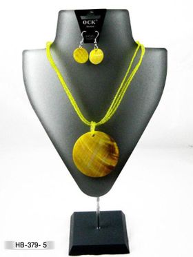 Halsband snäckskal gul med örhänge