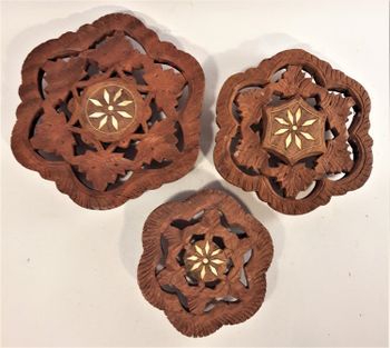 Underlägg i snidat trä, handgjort, 3 storlekar, x1