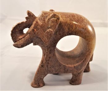 Handgjord elefant med hål för t.ex. servett