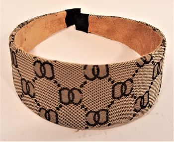 Diadem i beige med mönster