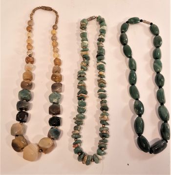 Halsband  i olika gröna färger, 3 olika att välja på, x1