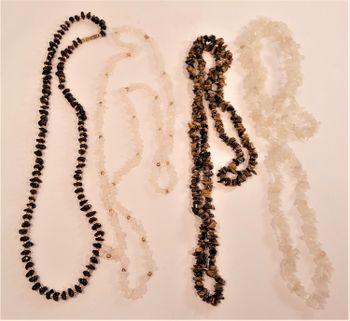Halsband i olika  färger, 4 olika att välja på, x1