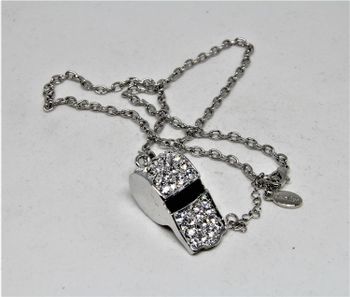 Halsband med "visselpipa" i strass, 2 varianter