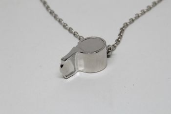 Halsband med "visselpipa" i strass, 2 varianter