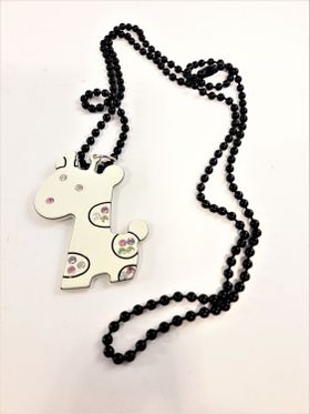 Halsband med vit giraff och strass