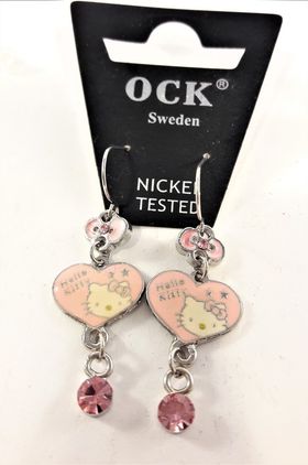 Örhänge med Hello Kitty-huvud i hjärta och sten
