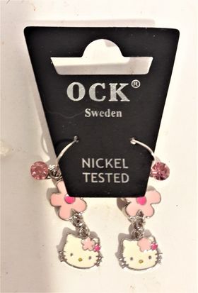 Örhänge med små Hello Kitty-huvud små blommoroch sten