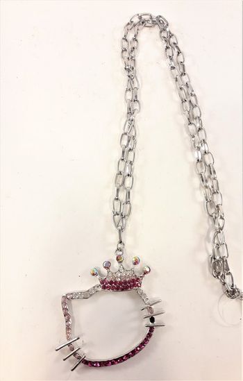 Halskedja med Hello Kittymotiv och strass