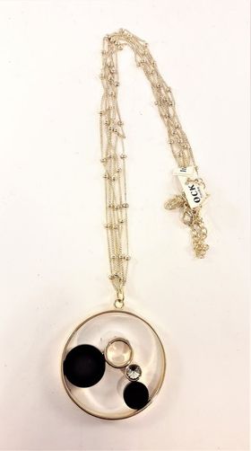 Flerradigt halsband med runt hängsmycke guldfärg