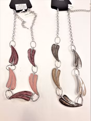 Halsband med löv rosa/lila eller grå/brun