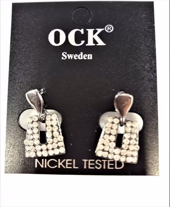 Örhänge med fyrkanter i strass