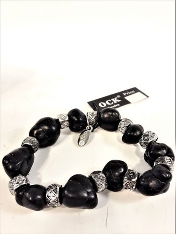Armband i svart och silver