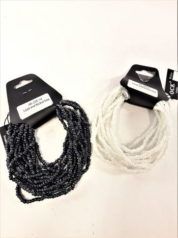 Flerradigt armband med små pärlor, två varianter