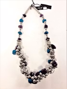 Kraftigt halsband med silverfärgade, turkosa och lila detaljer
