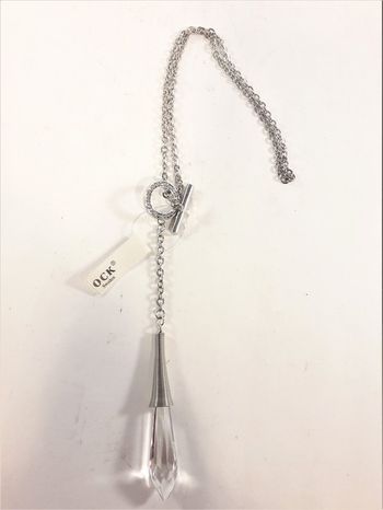 Halsband med transparent hänge och strass
