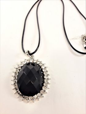 Halsband i läder med fin svart sten och strass