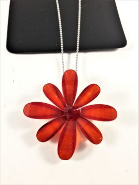 Halskedja med blomma och gnistrande sten, röd