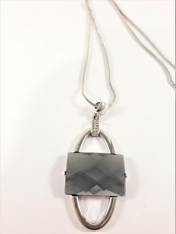 Halskedja med stor blå sten, rhodium och strass