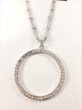 Halsband med ring i silverfärg med strasstenar i vitt