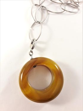 Halsband med länkar i silverfärg och brun rund sten