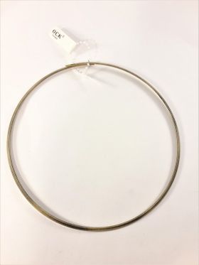 Stelt halsband i blank silverfärg