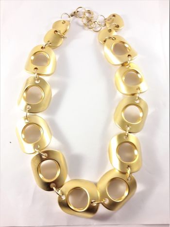 Halsband med Stora Detaljer Guldfärg
