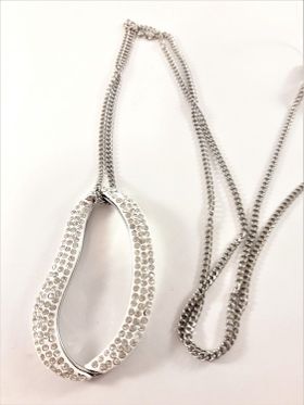 Halsband med Ovalt Hänge och Glittrande Strass Vit