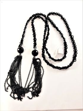 Öppet halsband med tofs i svart