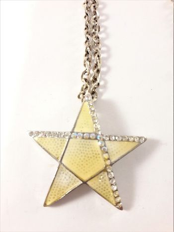 Halsband med stjärna och strass som hänge