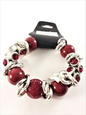 Festligt armband med detaljer i rött