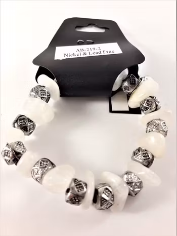 Armband med Stenar Vit och Silverfärgade Detaljer