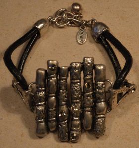 Armband Silverfärg med Utsirad Dekoration