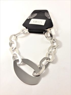 Armband med breda silverfärgade länkar