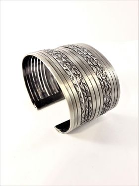 Genombrutet Stelt Armband Silverfärg