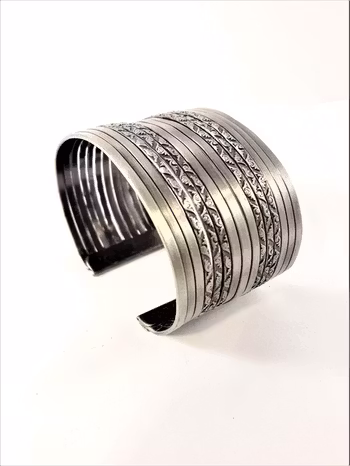 Genombrutet Stelt Armband Silverfärg
