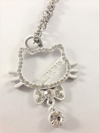 Halskedja med vit Hello Kittymotiv och strass