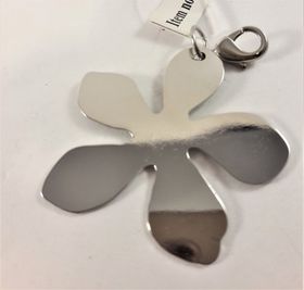 Hänge/berlock, silverfärgad blomma