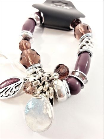 Armband med fina detaljer Lila och Silverfärg