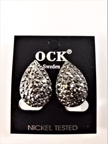 Clipsörhängen för dig utan hål i öronen, droppformade med strass, mörka