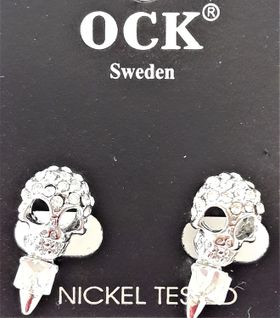 Örhänge med gnistrande vit dödskalle
