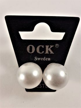 Örhängen med vit pärla