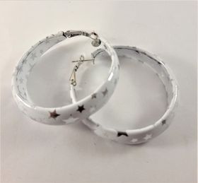 Runt örhänge i vitt med stjärnor