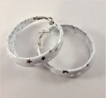 Runt örhänge i vitt med stjärnor