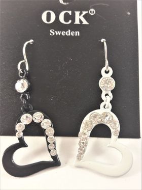 Örhänge med svart och vitt hjärta med strass