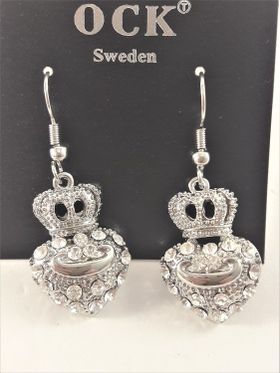 Örhänge med silverfärgat hjärta, krona och strass